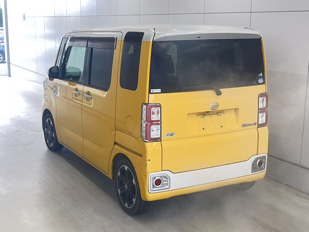 DAIHATSU WAKE