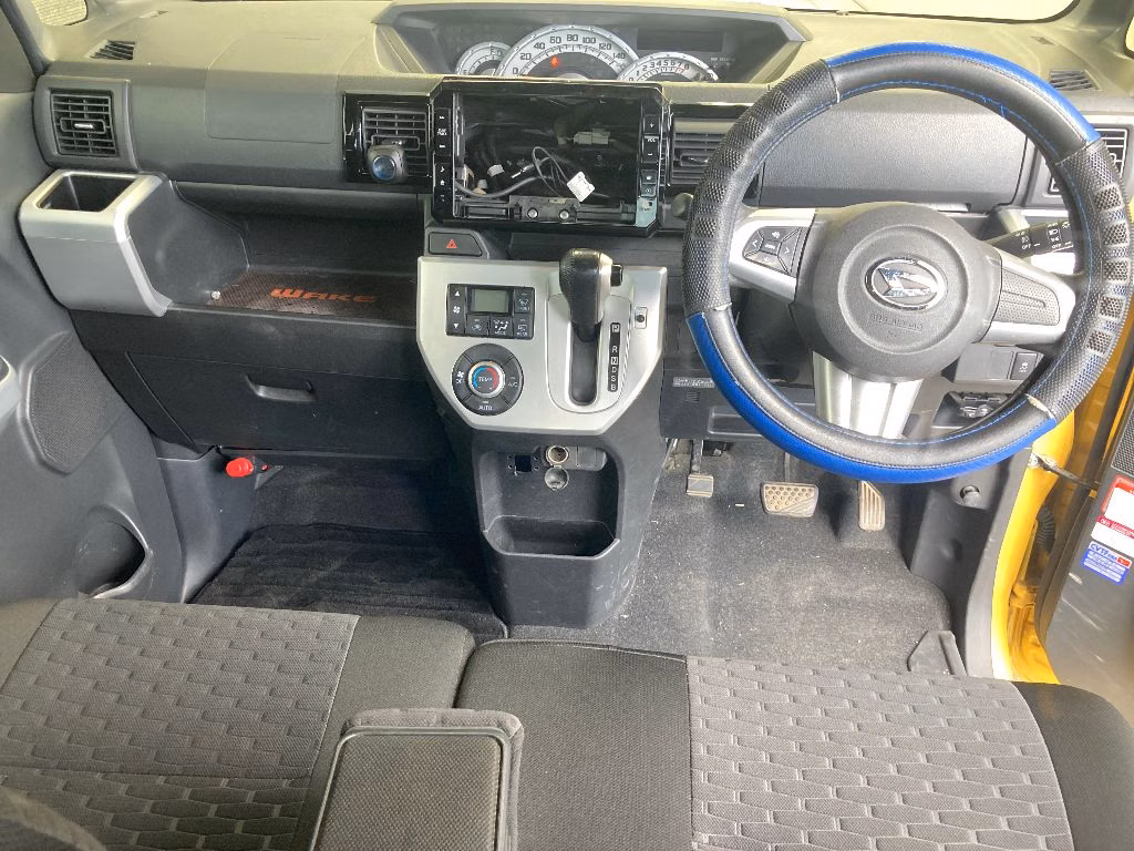 DAIHATSU WAKE