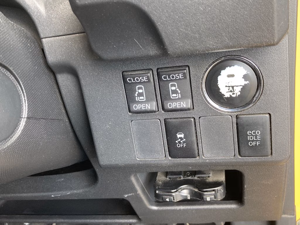 DAIHATSU WAKE