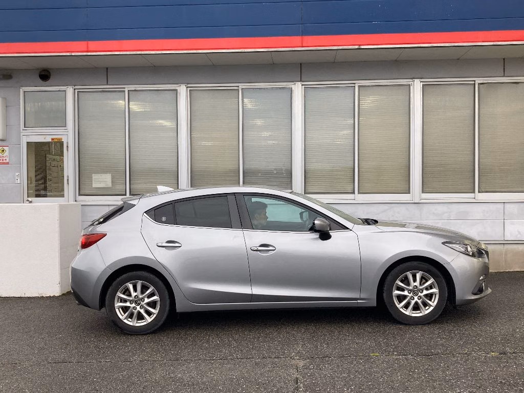 MAZDA AXELA