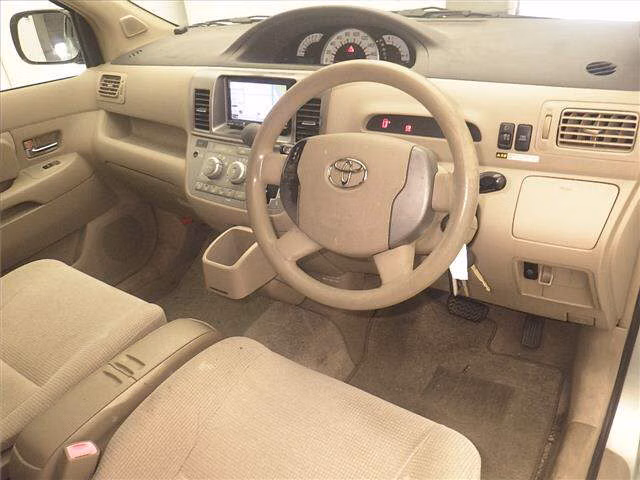 TOYOTA RAUM