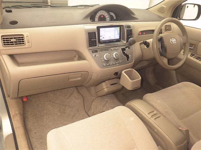 TOYOTA RAUM