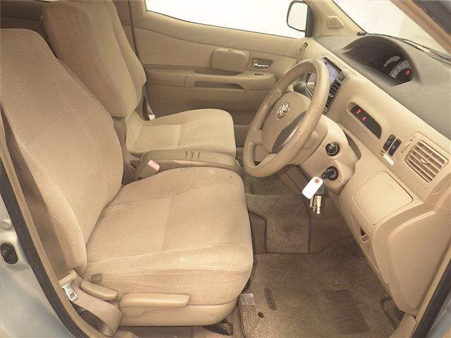 TOYOTA RAUM