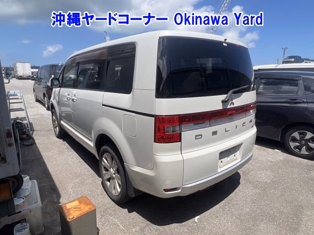 MITSUBISHI DELICA D:5