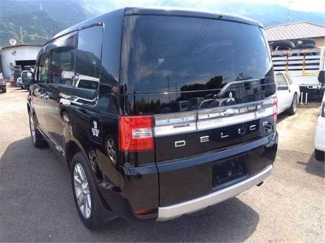MITSUBISHI DELICA D:5