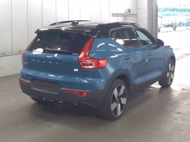 VOLVO EX40