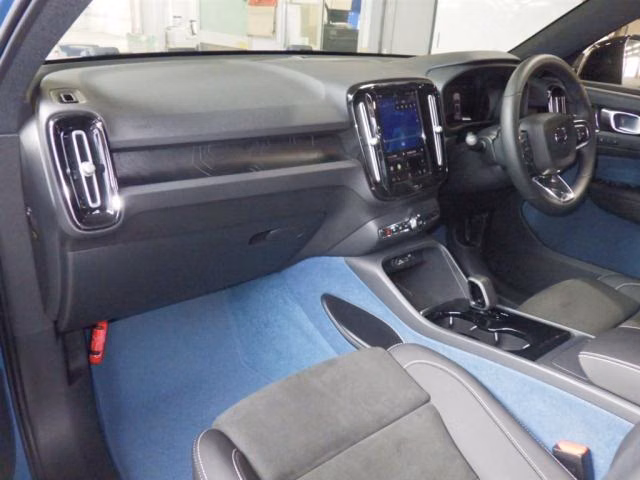 VOLVO EX40