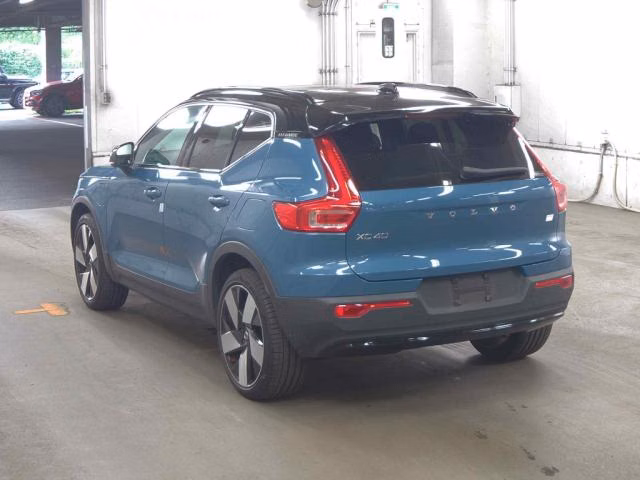 VOLVO EX40