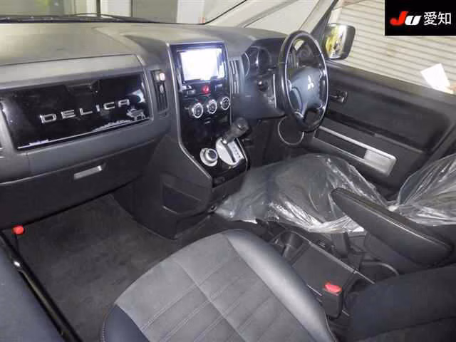 MITSUBISHI DELICA D:5