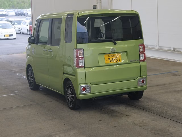 DAIHATSU WAKE