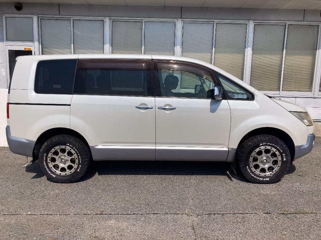 MITSUBISHI DELICA D:5