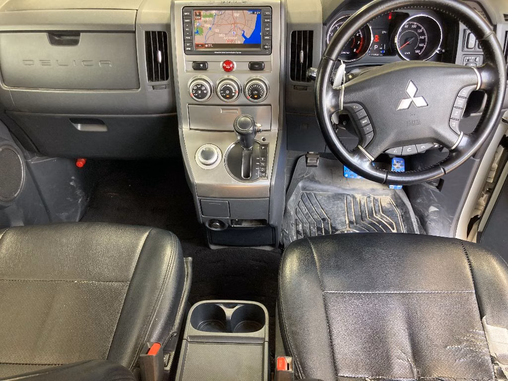 MITSUBISHI DELICA D:5