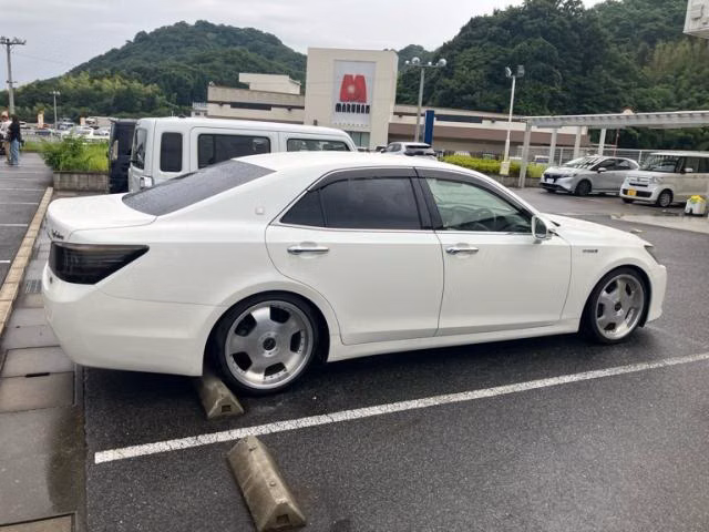TOYOTA CROWN
