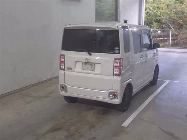 TOYOTA PIXIS MEGA