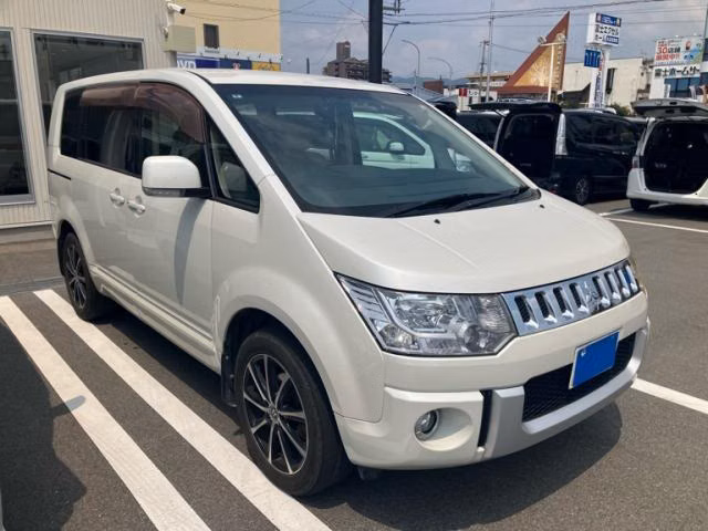 MITSUBISHI DELICA D:5