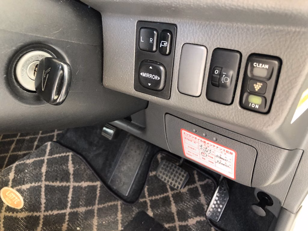 DAIHATSU MOVE LATTE