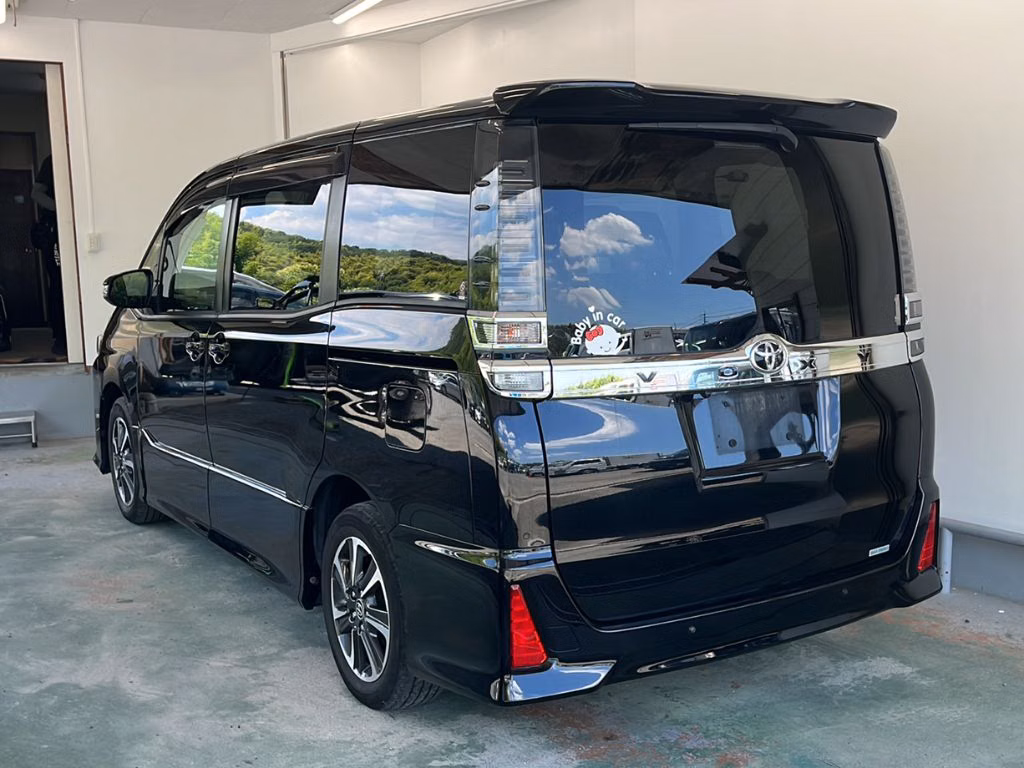 TOYOTA VOXY
