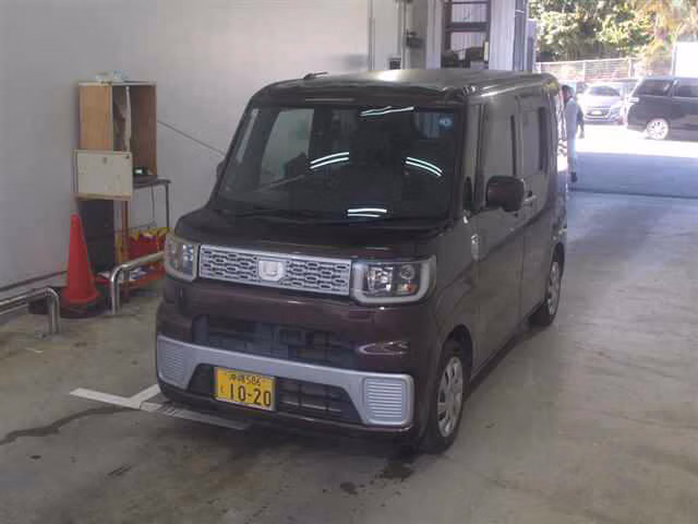 DAIHATSU WAKE