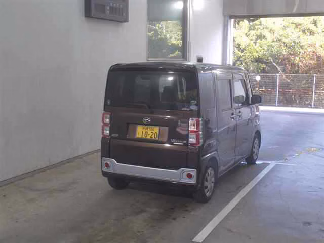 DAIHATSU WAKE