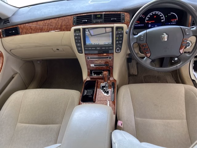 TOYOTA CROWN