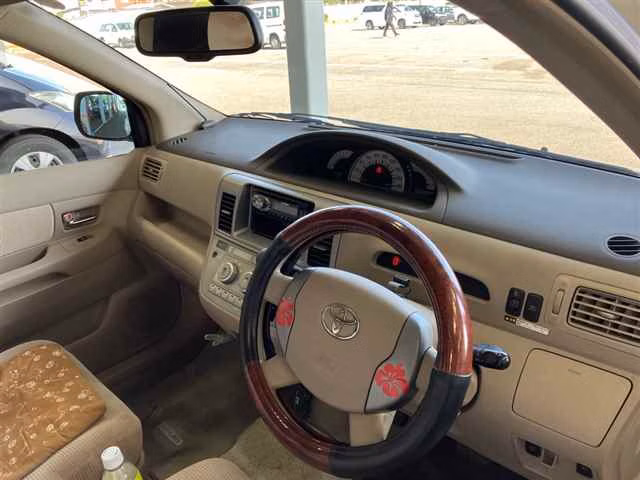 TOYOTA RAUM
