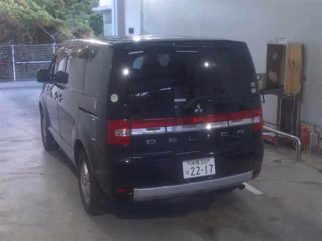 MITSUBISHI DELICA D:5