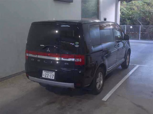 MITSUBISHI DELICA D:5