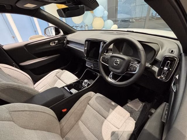 VOLVO EX40