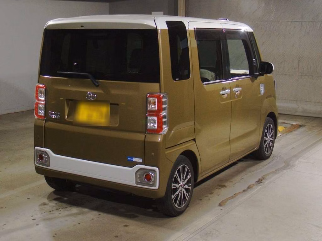 TOYOTA PIXIS MEGA