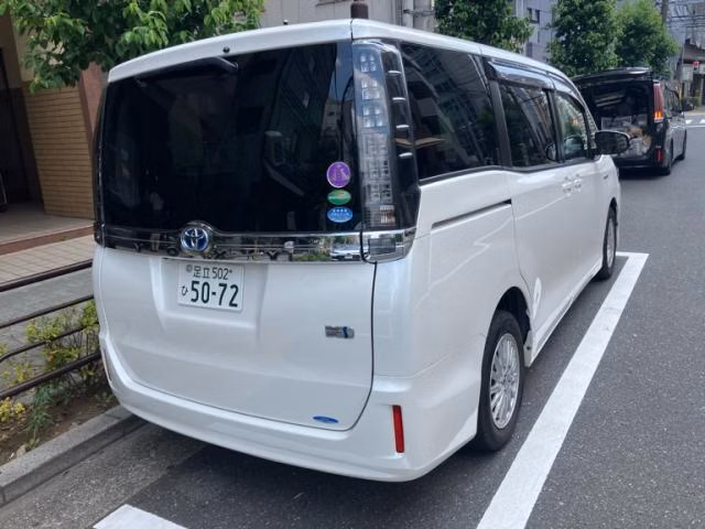 TOYOTA VOXY