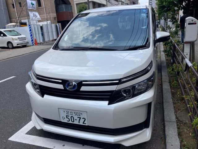 TOYOTA VOXY