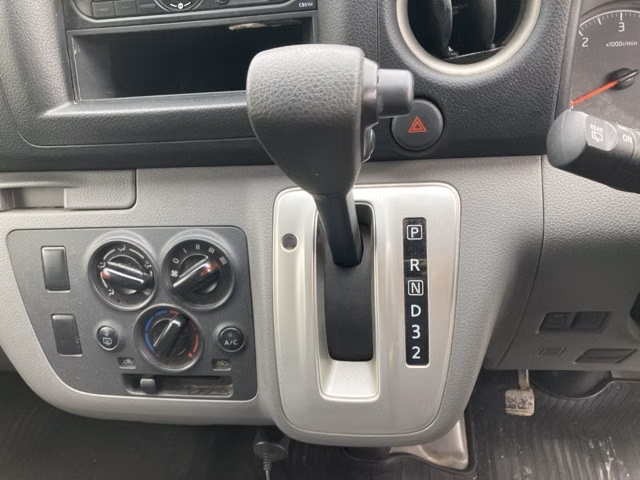 NISSAN NV350 CARAVAN