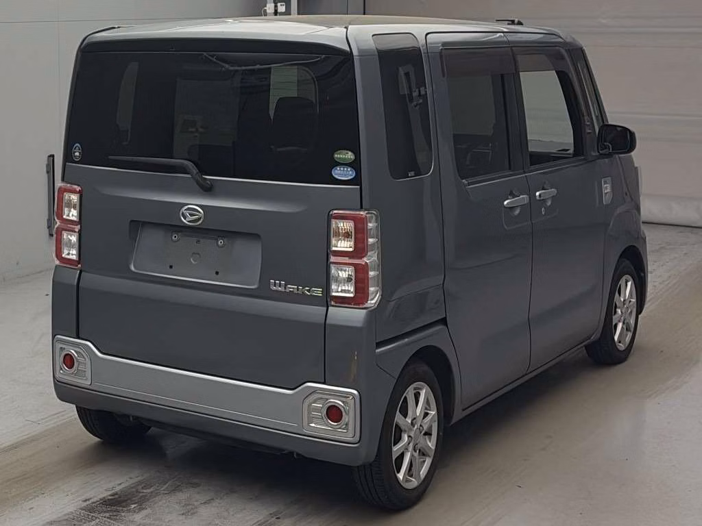 DAIHATSU WAKE
