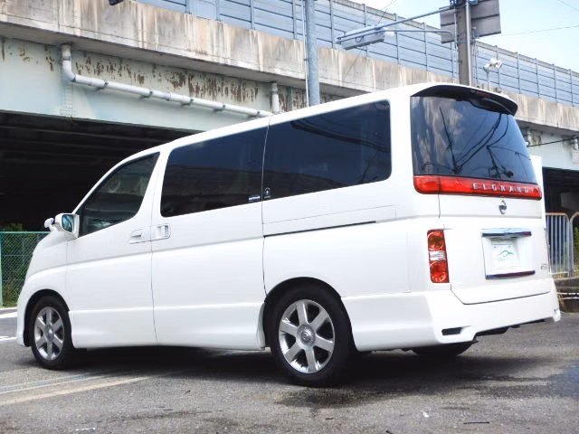 NISSAN ELGRAND