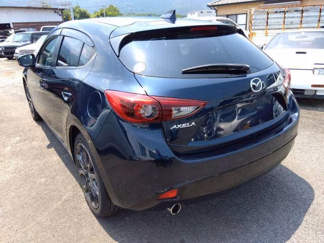 MAZDA AXELA