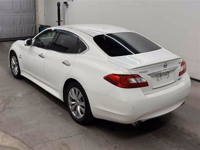 NISSAN FUGA