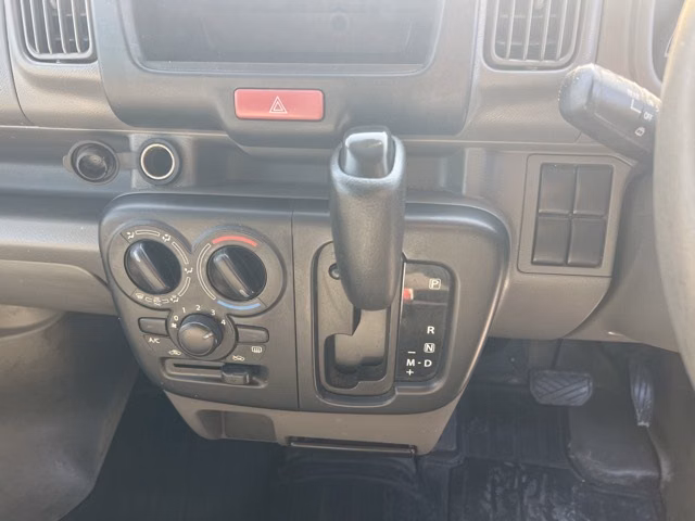 MITSUBISHI MINICAB