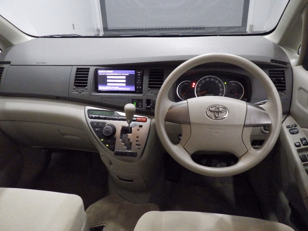 TOYOTA ISIS