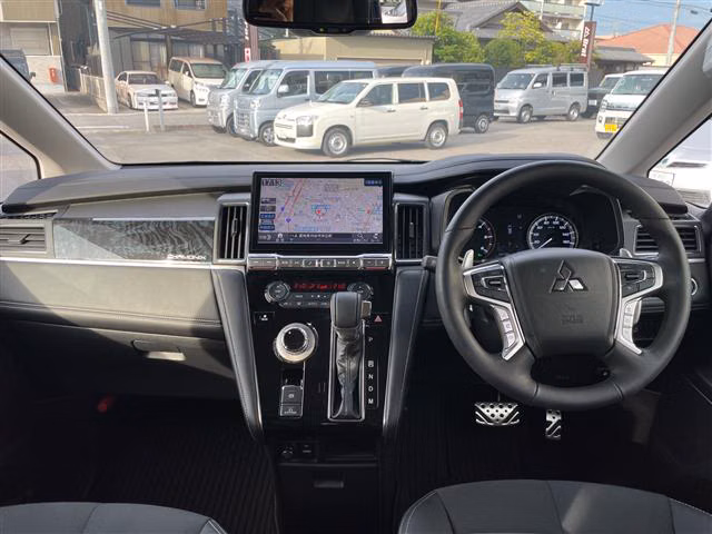 MITSUBISHI DELICA D:5