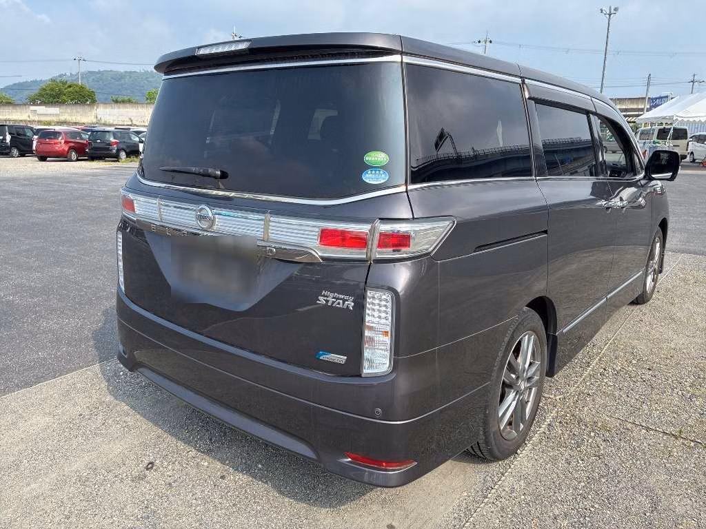 NISSAN ELGRAND