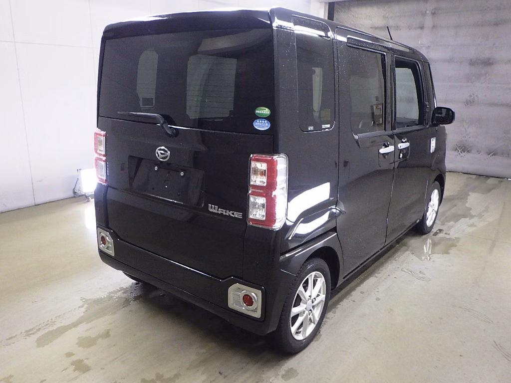 DAIHATSU WAKE