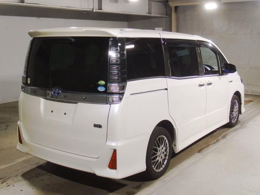 TOYOTA VOXY