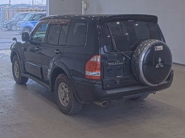 MITSUBISHI PAJERO