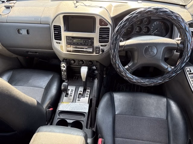 MITSUBISHI PAJERO