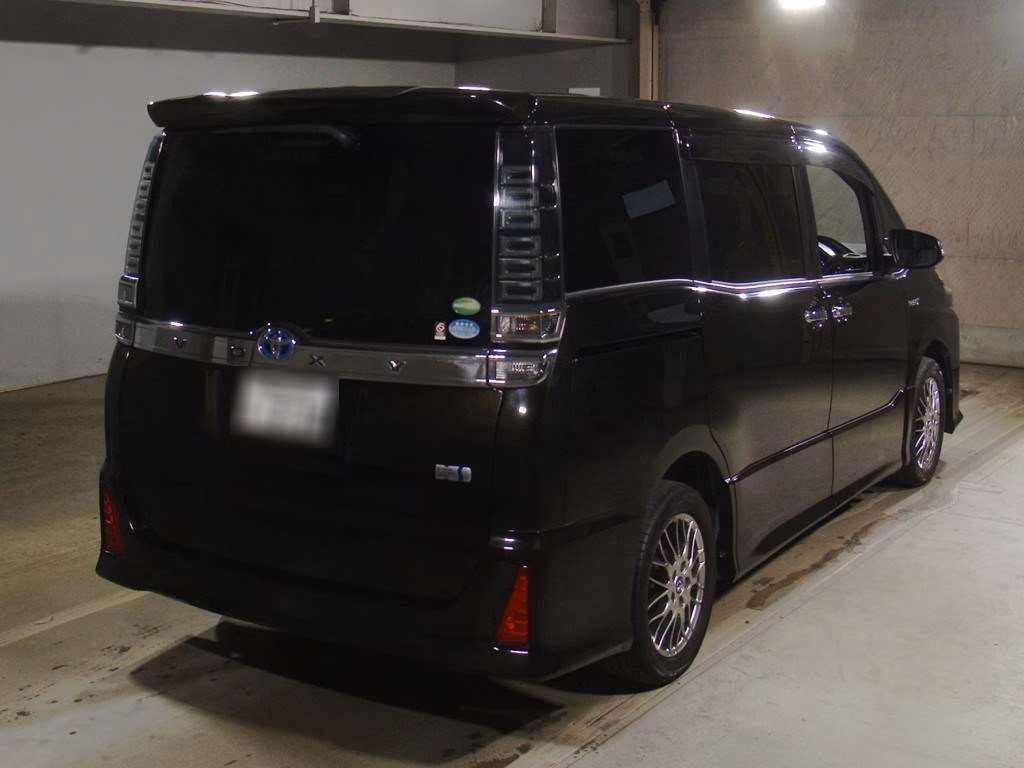 TOYOTA VOXY