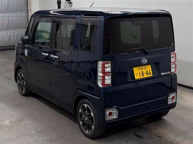 DAIHATSU WAKE