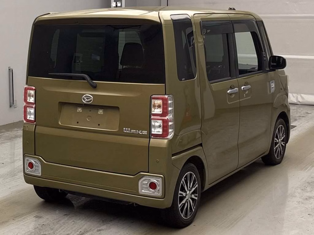DAIHATSU WAKE
