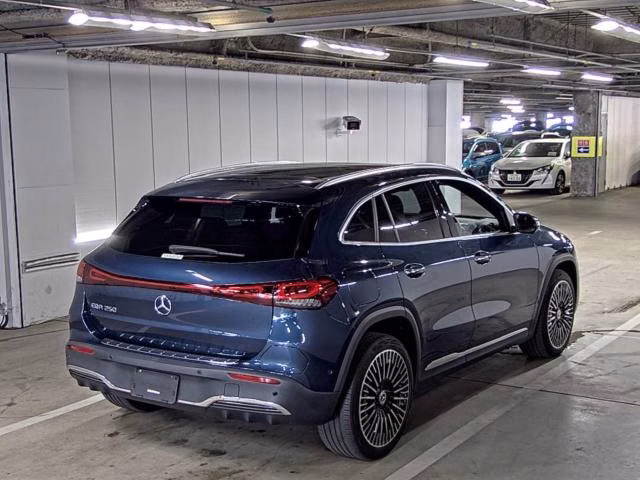 MERCEDES-BENZ EQA