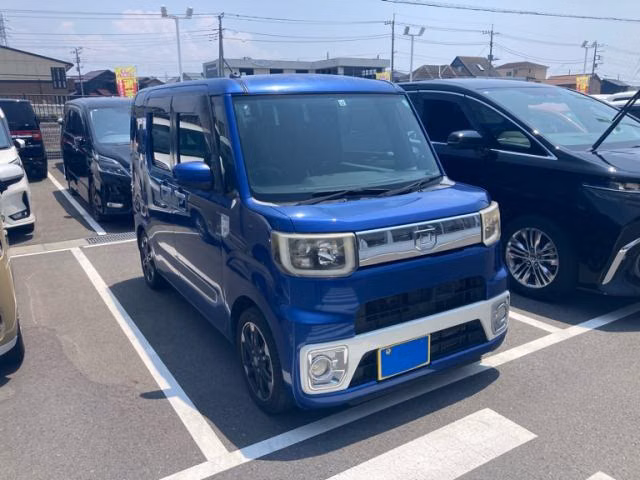 DAIHATSU WAKE