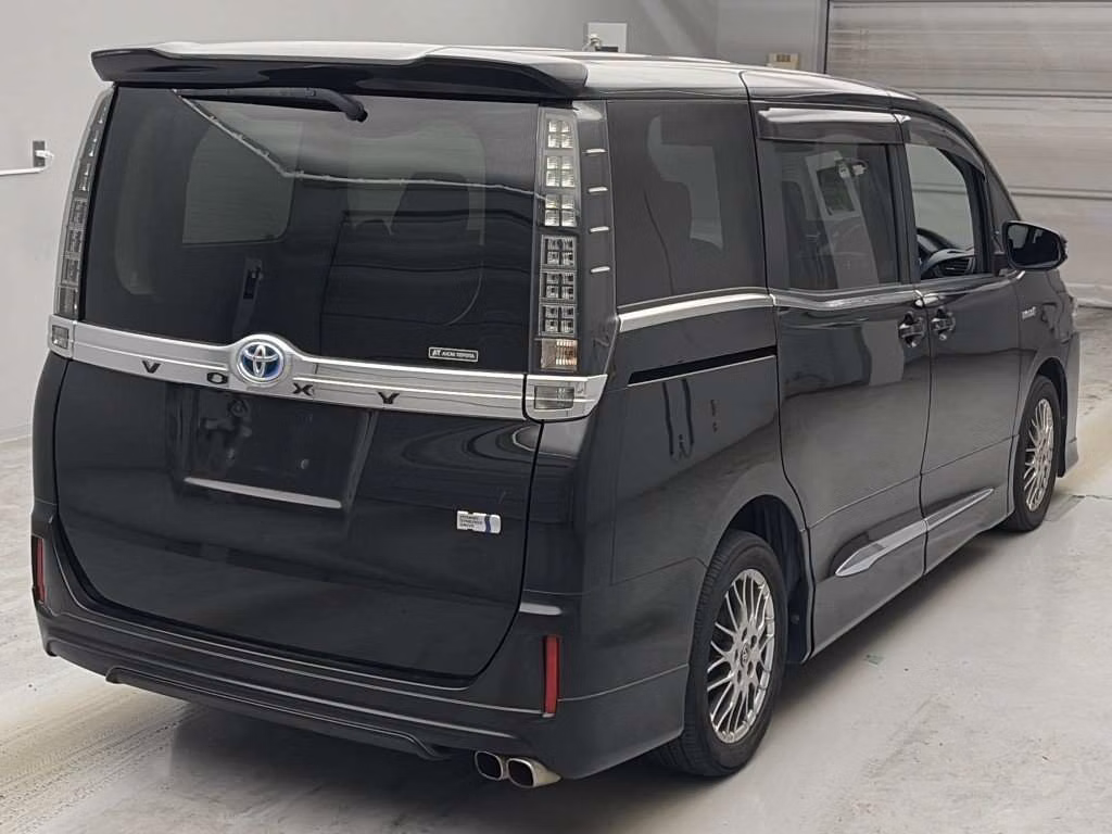 TOYOTA VOXY